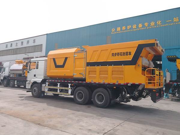 How to construct asphalt gravel synchronous sealing truck_2